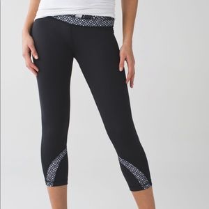 Lululemon Inspire Crop II black/ static mist white